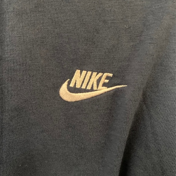 Nike crop lightweight hoodie - Picture 2 of 4